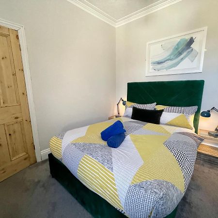 Edwardian City Centre House For Big Groups, Offroad Parking & Hot Tub! Кардифф Экстерьер фото