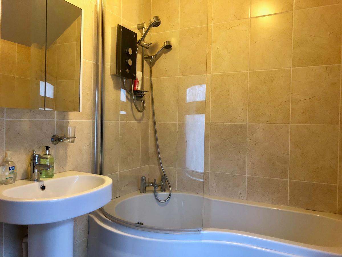 Edwardian City Centre House For Big Groups, Offroad Parking & Hot Tub! Кардифф Экстерьер фото